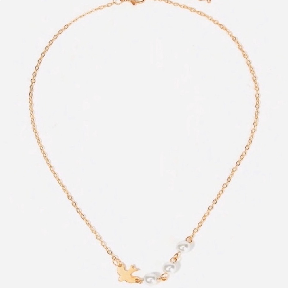 Short dove pearl necklace